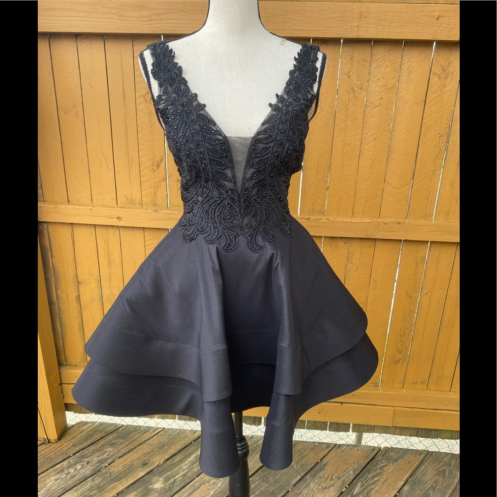 NWT Blondie Nites v neck dress